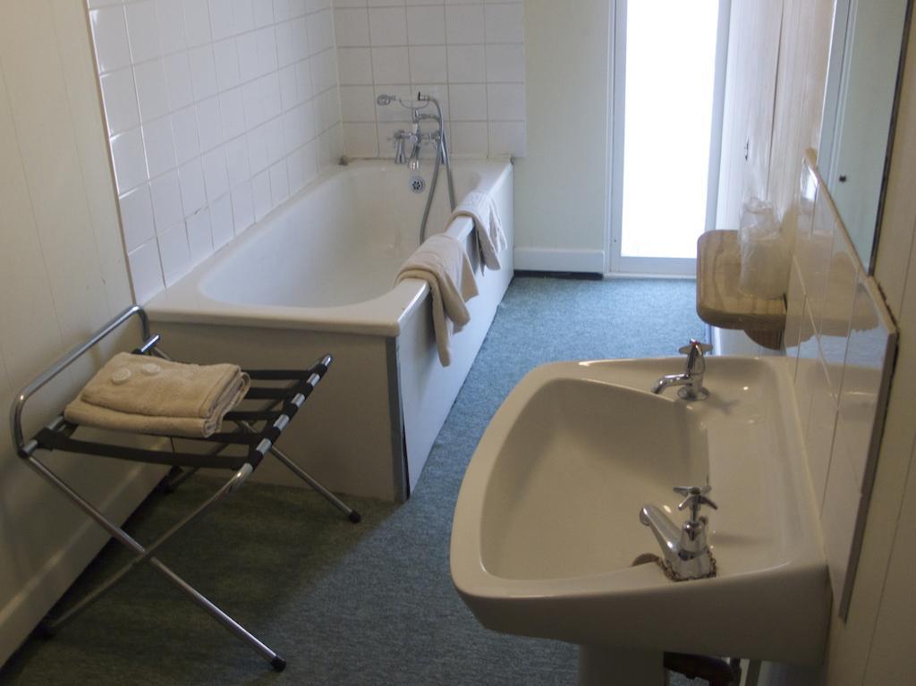 Calverts Hotel - Newport, Isle Of Wight חדר תמונה